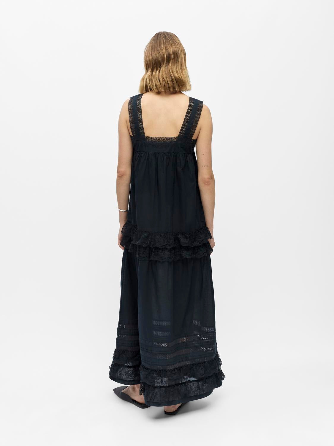 model_shot-back